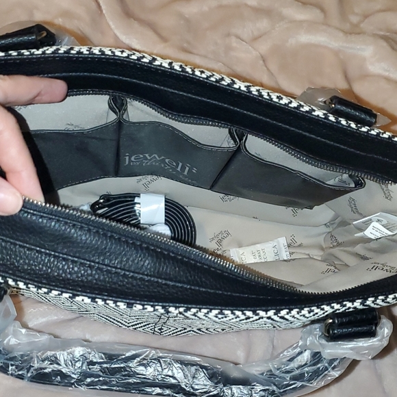 Thirty-One Jewell Bag - Picture 4 of 8